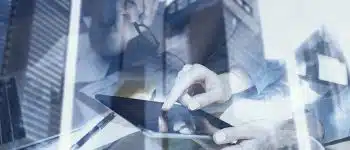 תמונת אווירה אייפד על רקע בניין