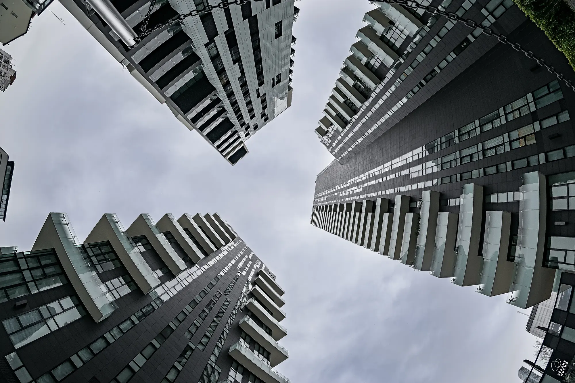 תמונת אווירה של מגדלים